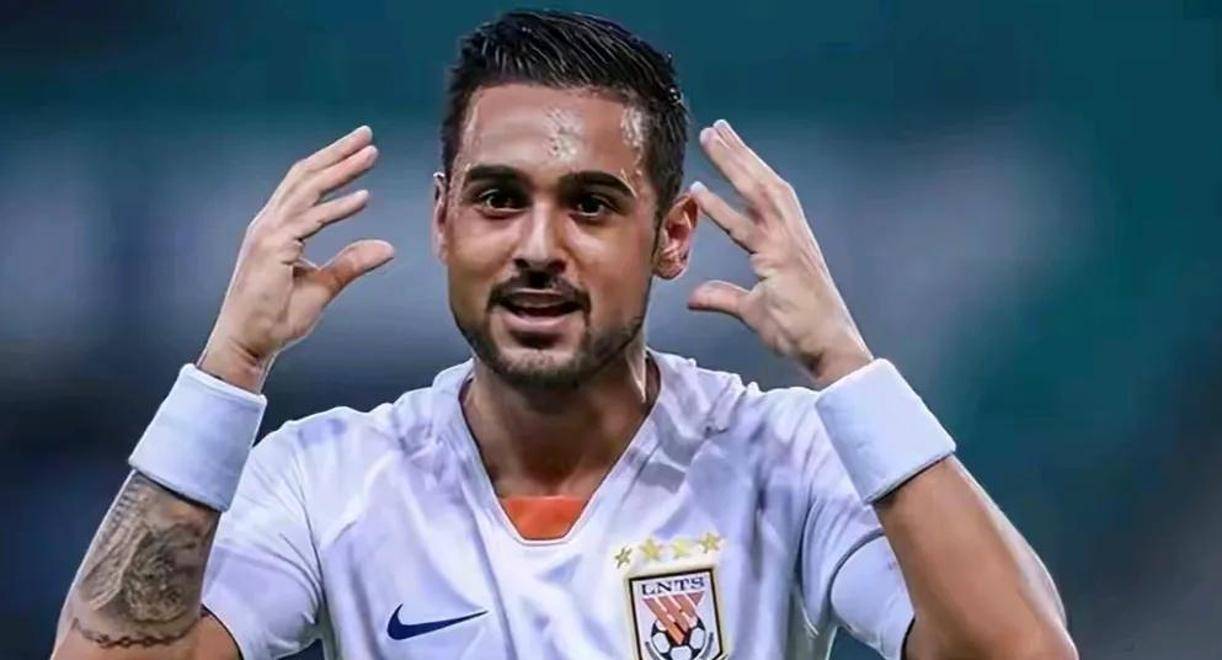 包含赛前欧联传出新动向，上海海港强势反弹，管理层表态：媒体盛赞，轮换策略成焦点的词条